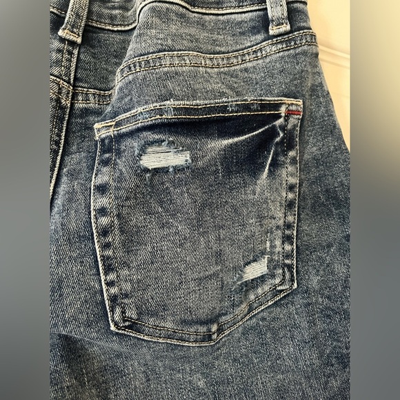 New! Edgely by Maurice’s Women's Medium Wash Distressed Jeans Size 2 Short - Picture 2 of 16